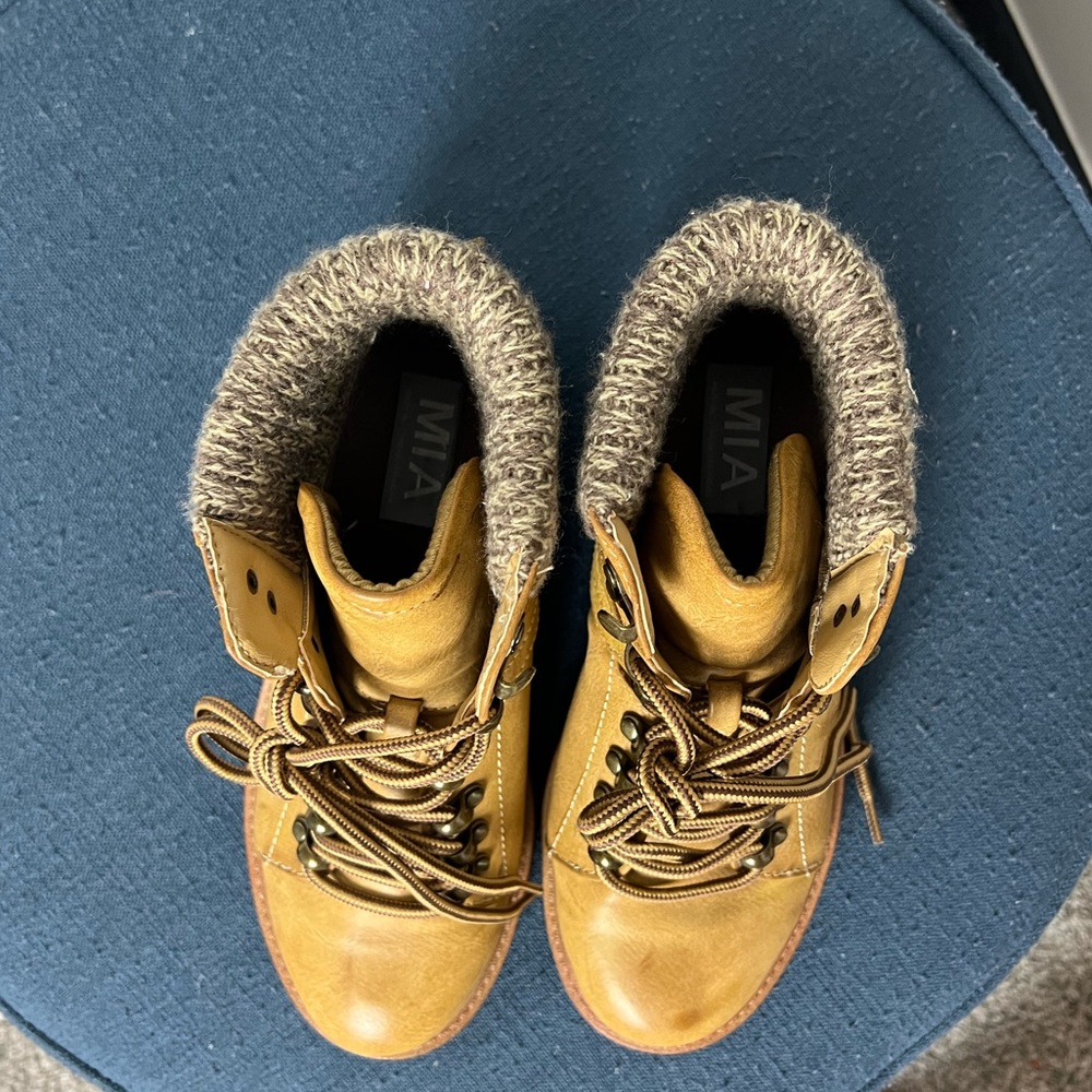 MIA Girls Tan Boots with Knit Cuff - Picture 5 of 7